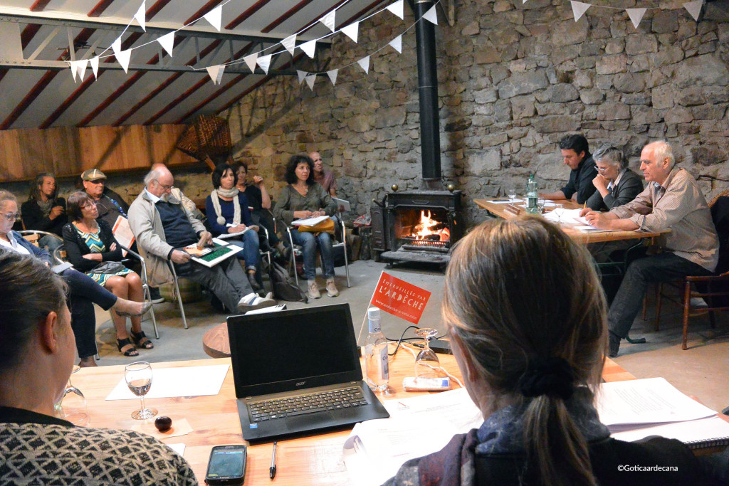 ici, lors de l’Assemblée Générale 2016 au Château de Liviers, avant le workshop sur trois esquisses d'interventions des métiers d'art dans les domaines publics et scolaires.